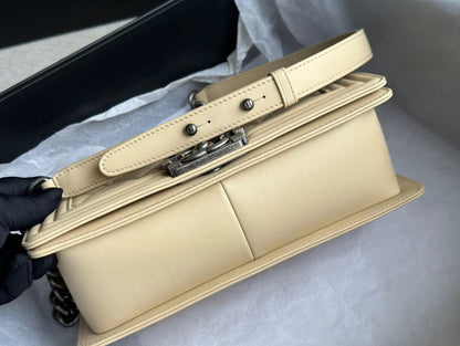 Anum Bags Detail