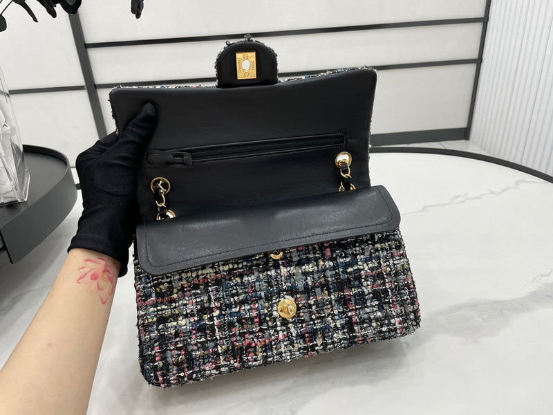 Anum Bags Detail