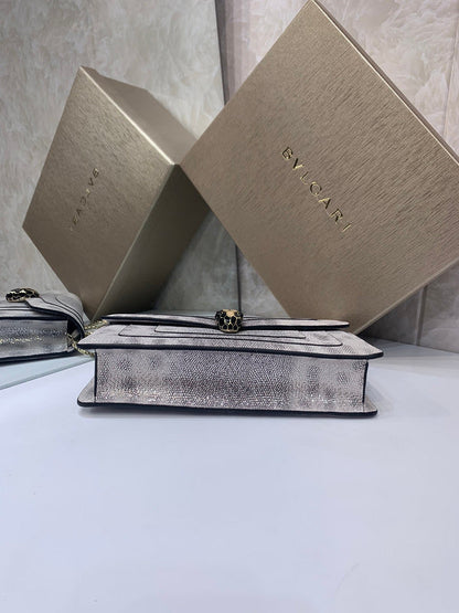 Anum Bags Detail