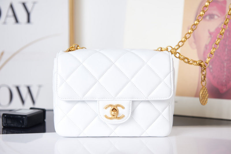 Anum Bags Detail