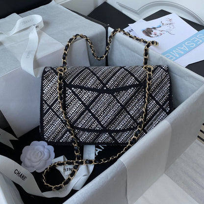 Anum Bags Detail
