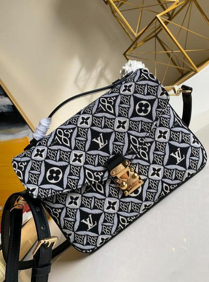 Anum Bags Detail