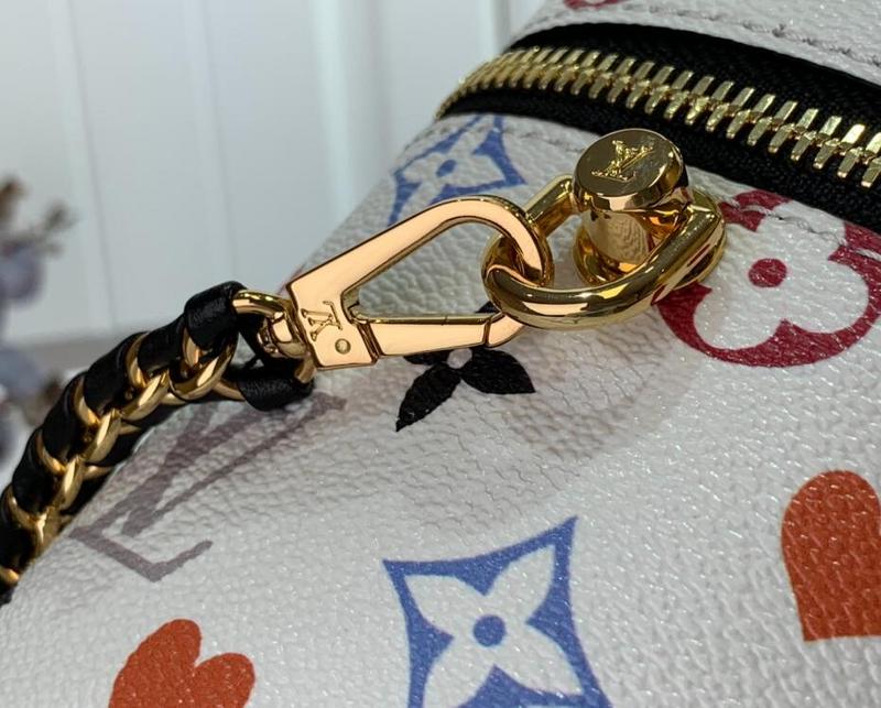 Anum Bags Detail