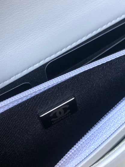 Anum Bags Detail