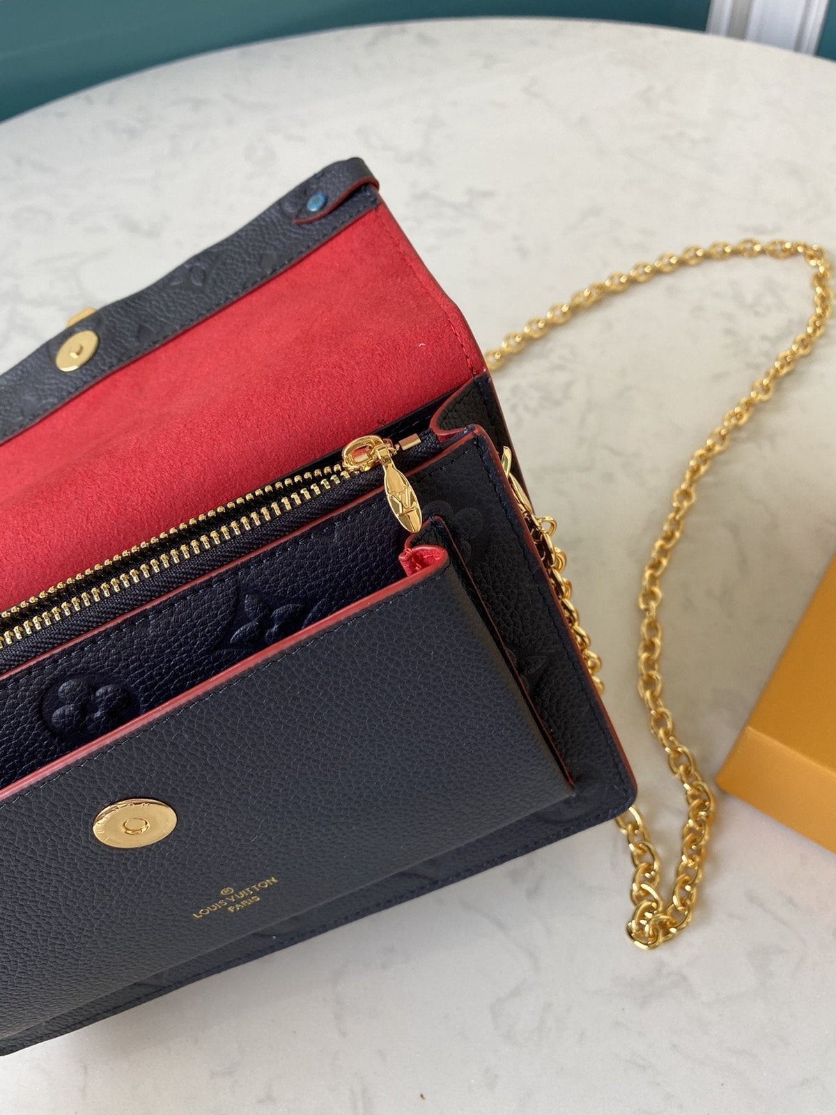 Anum Bags Detail