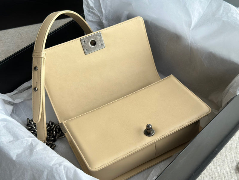 Anum Bags Detail