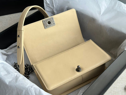 Anum Bags Detail