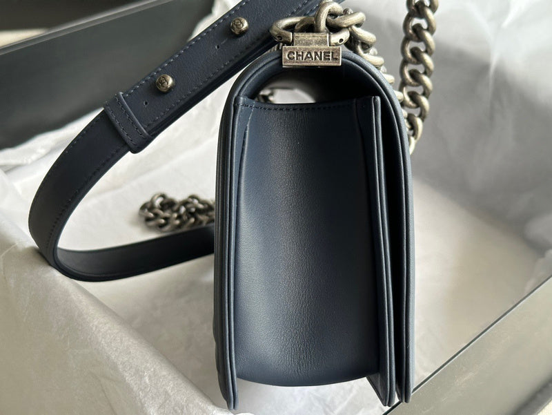 Anum Bags Detail