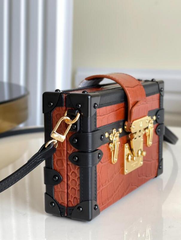 Anum Bags Detail