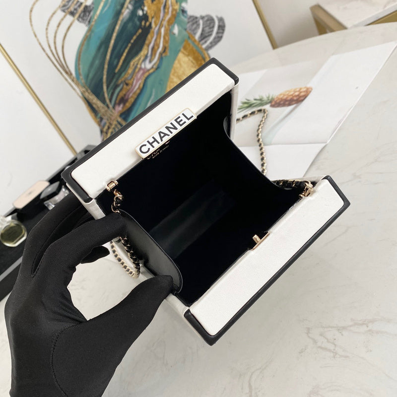 Anum Bags Detail