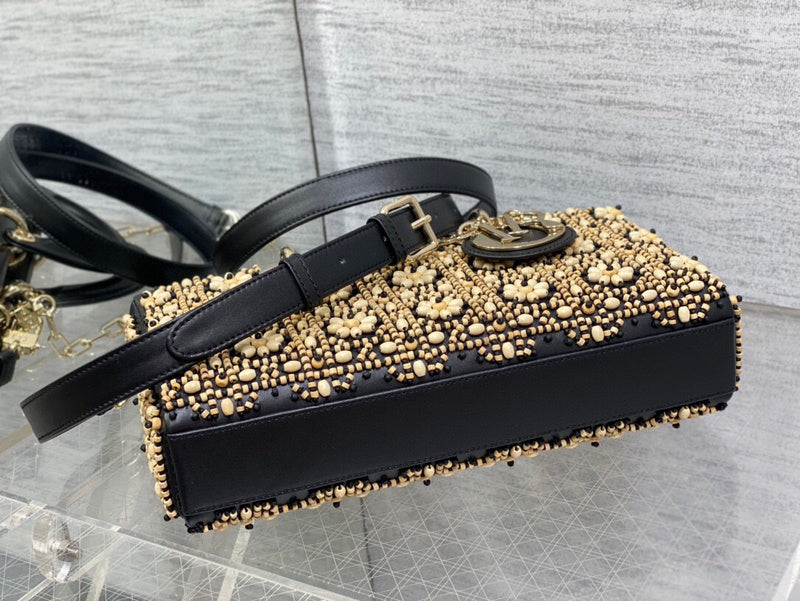Anum Bags Detail