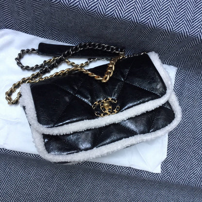 Anum Bags Detail