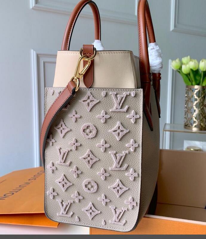Anum Bags Detail