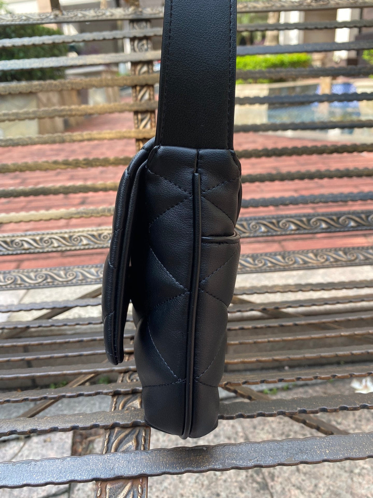 Anum Bags Detail
