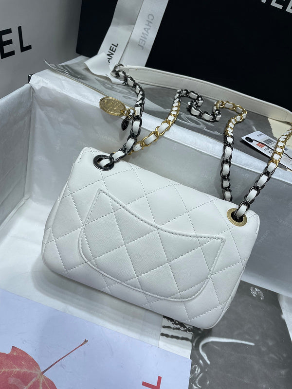 Anum Bags Detail