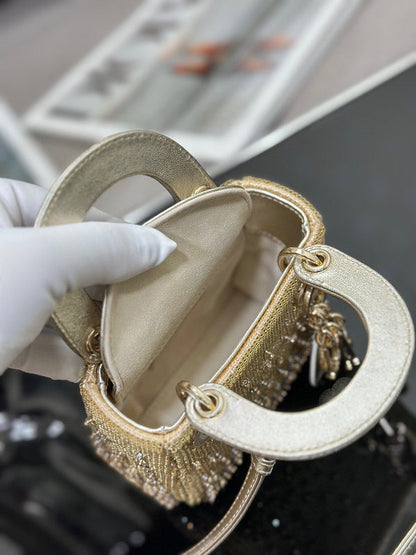 Anum Bags Detail
