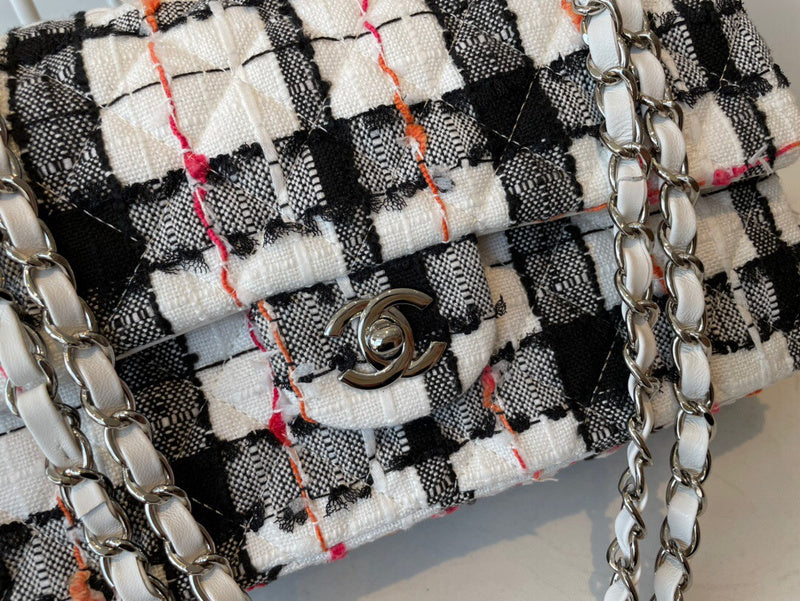 Anum Bags Detail
