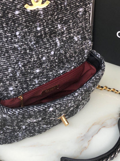 Anum Bags Detail