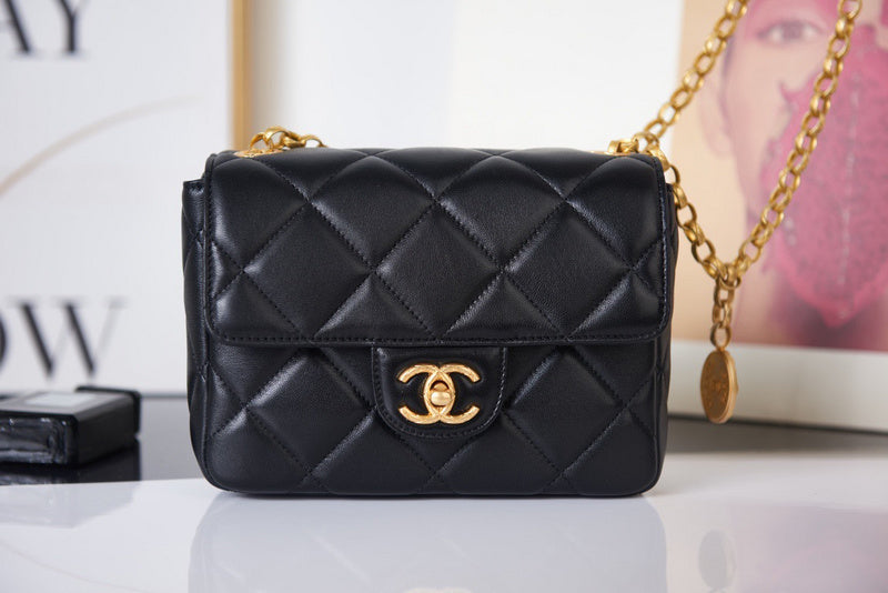 Anum Bags Detail