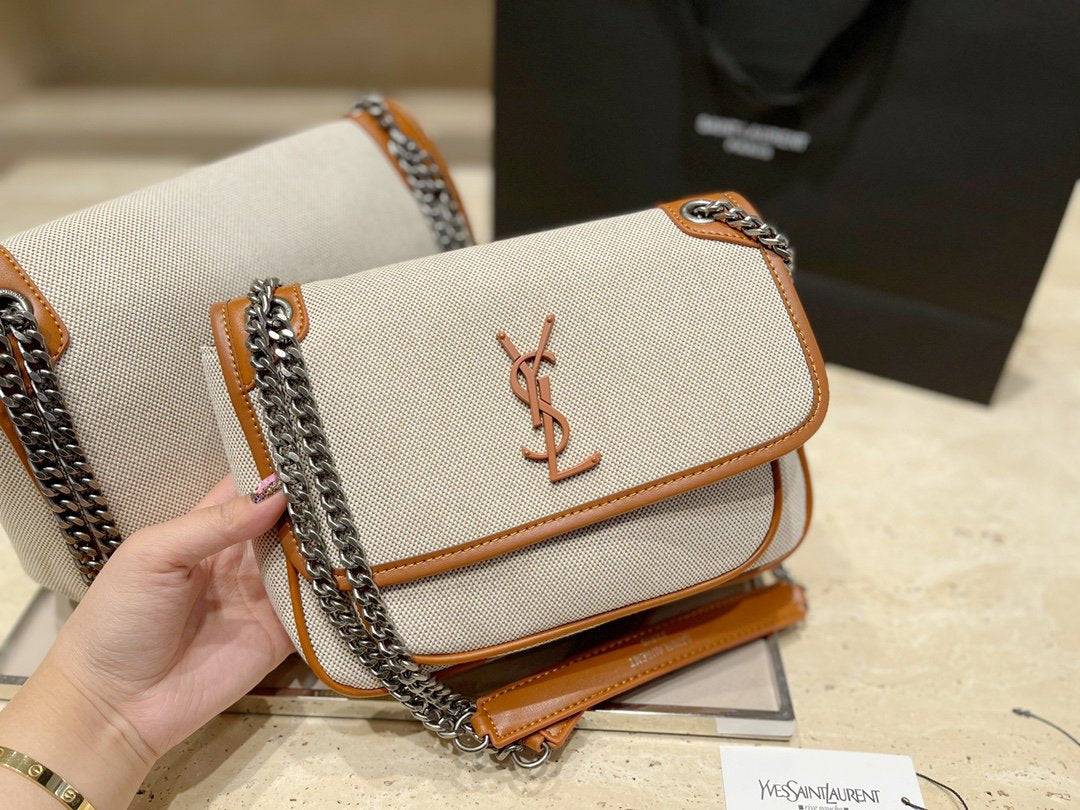 Anum Bags Detail