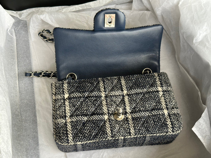 Anum Bags Detail