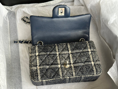 Anum Bags Detail