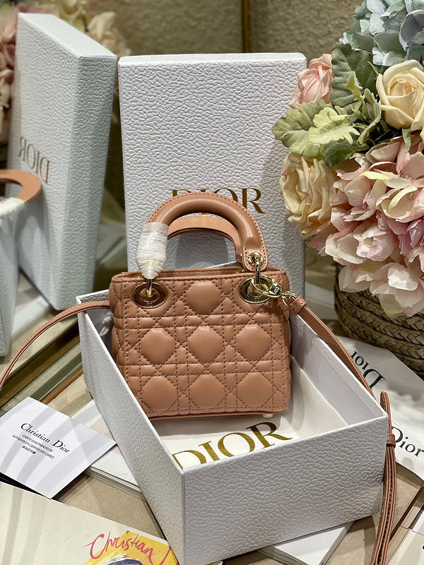 Anum Bags Detail
