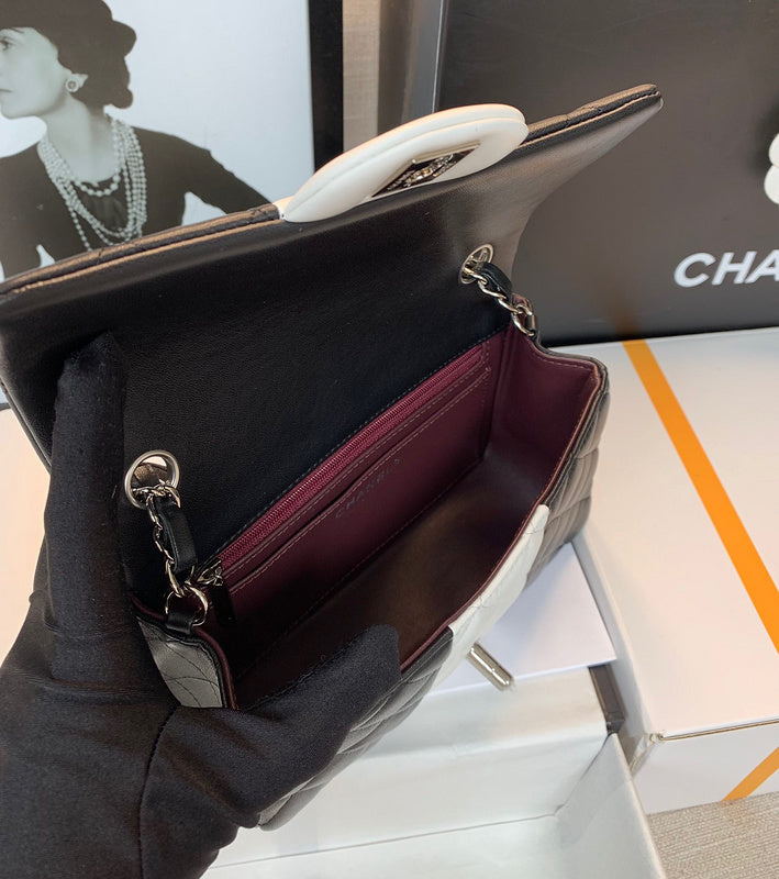 Anum Bags Detail
