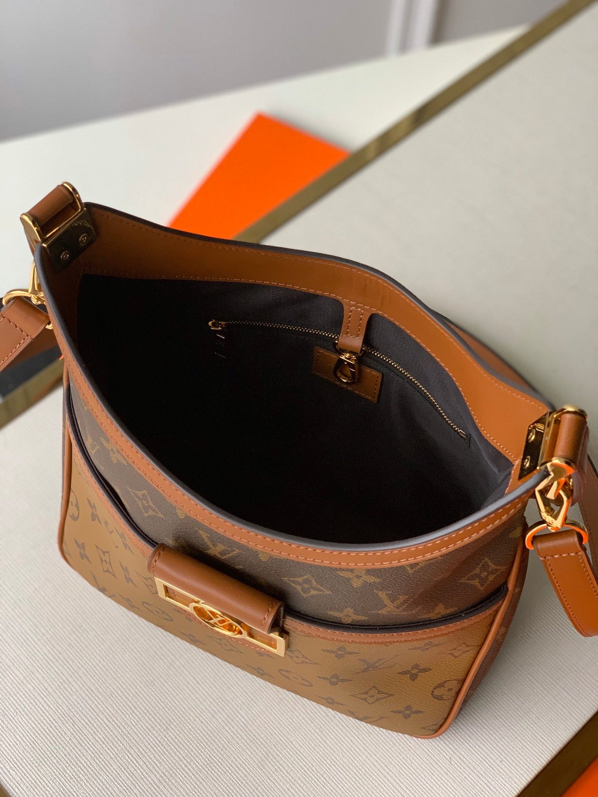 Anum Bags Detail