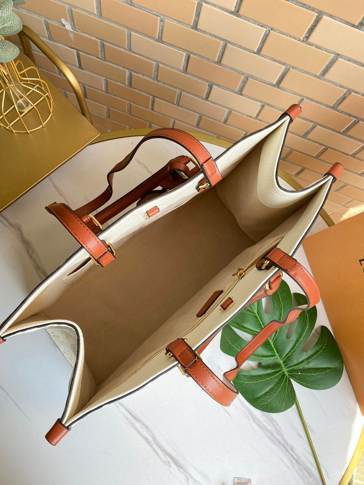 Anum Bags Detail