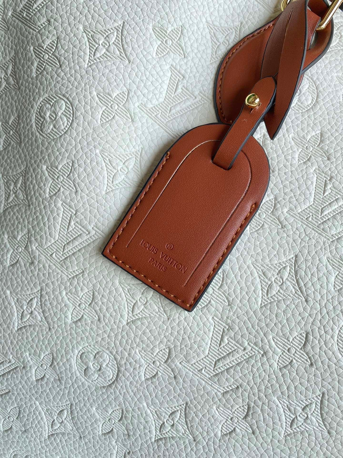Anum Bags Detail