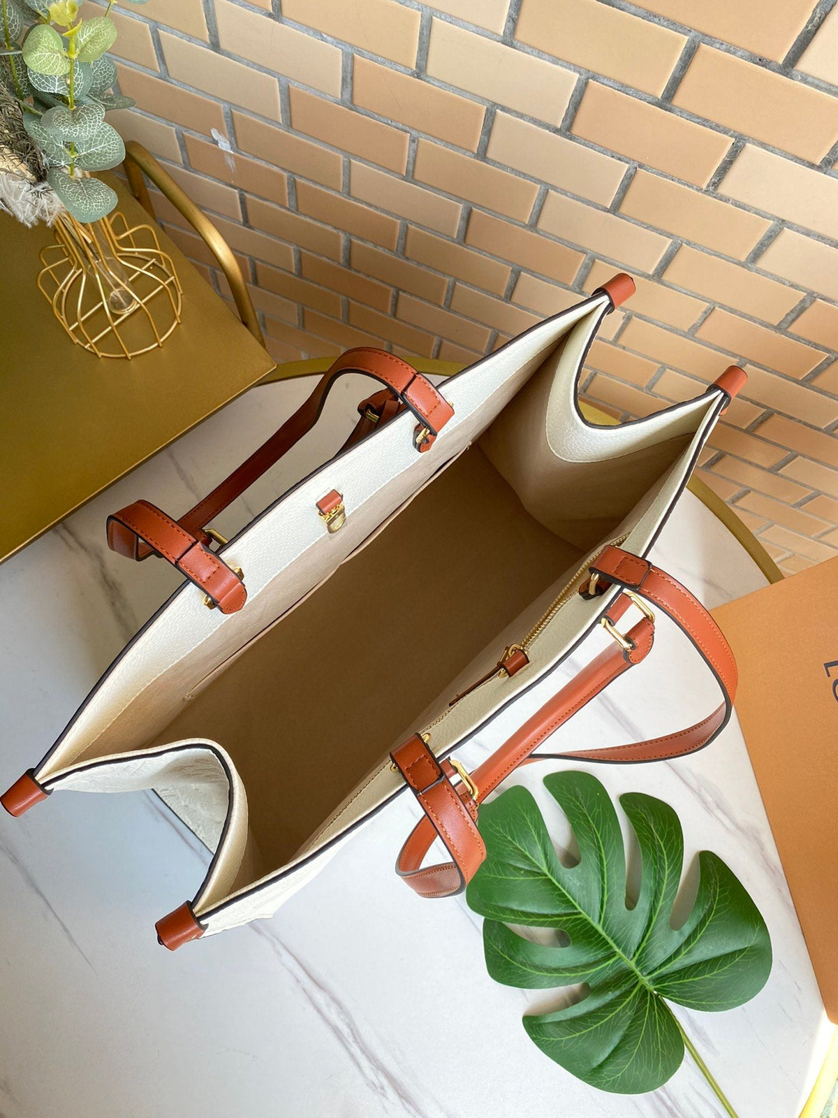 Anum Bags Detail