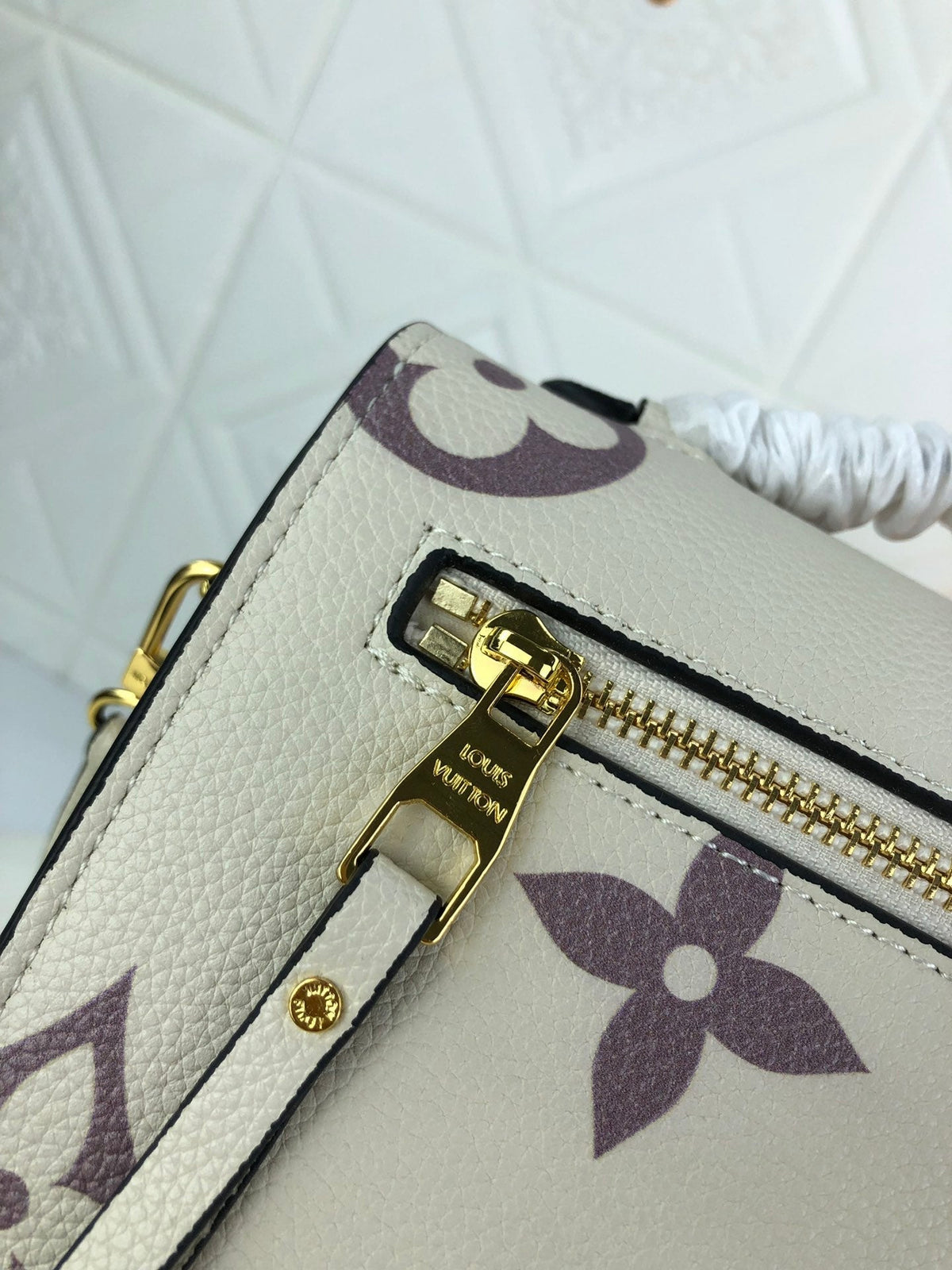 Anum Bags Detail