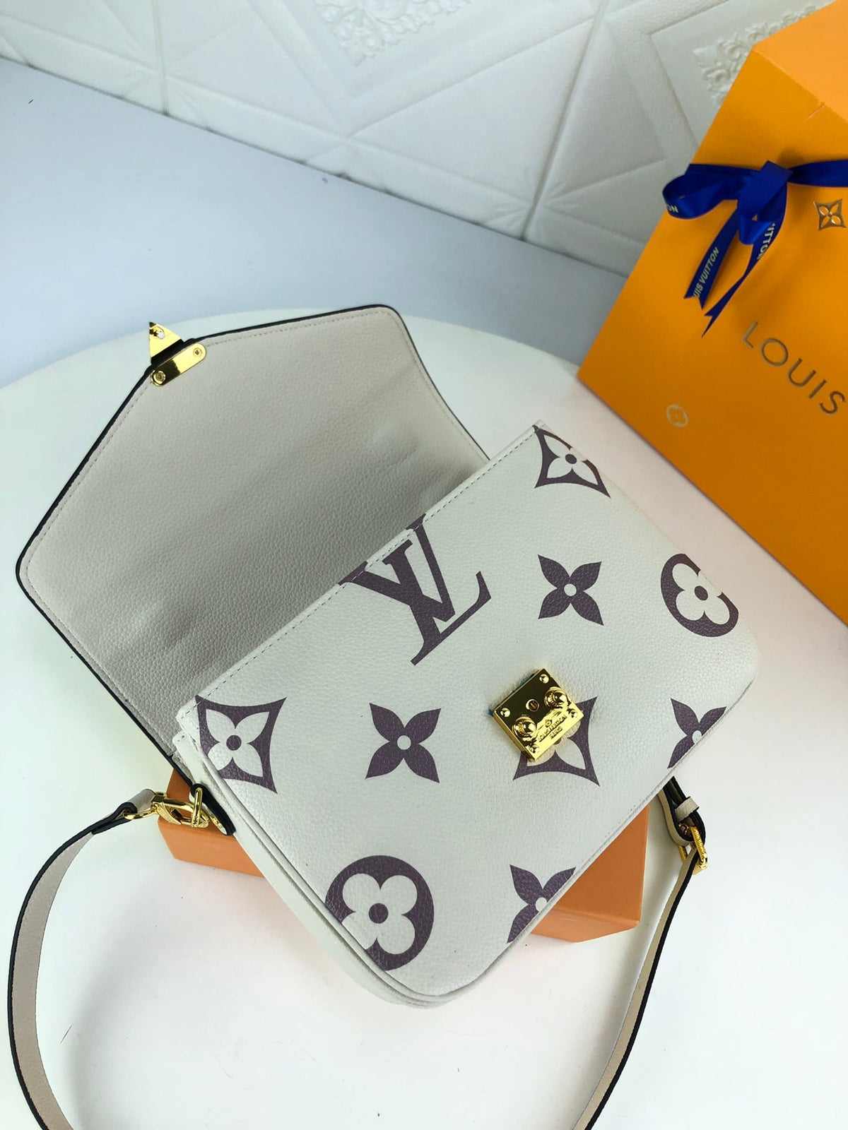 Anum Bags Detail