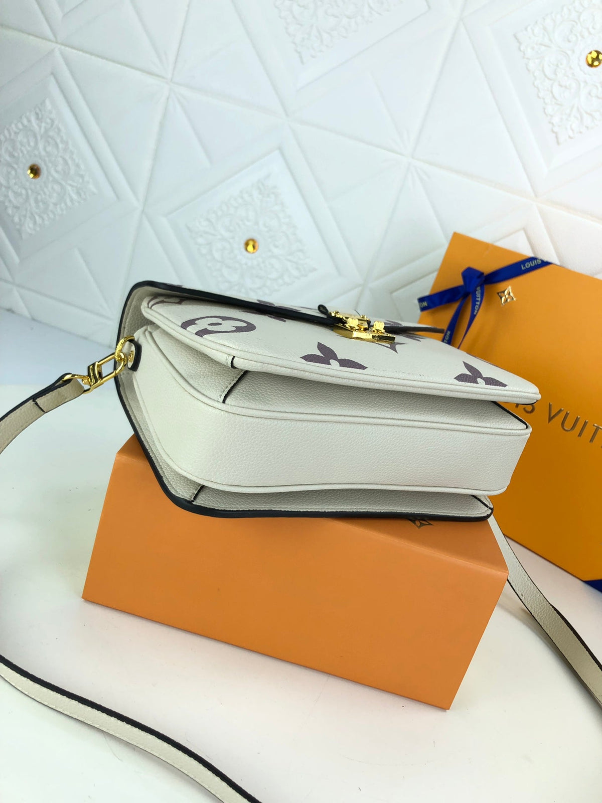 Anum Bags Detail