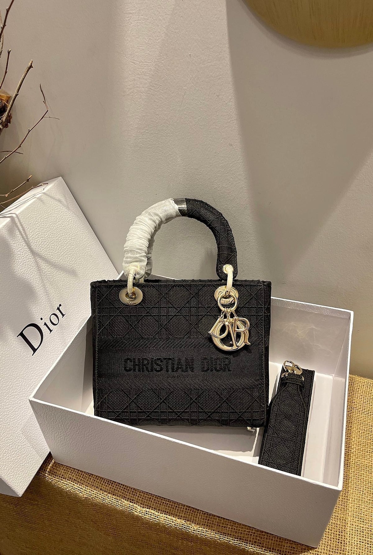 Anum Bags Detail
