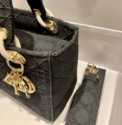 Anum Bags Detail