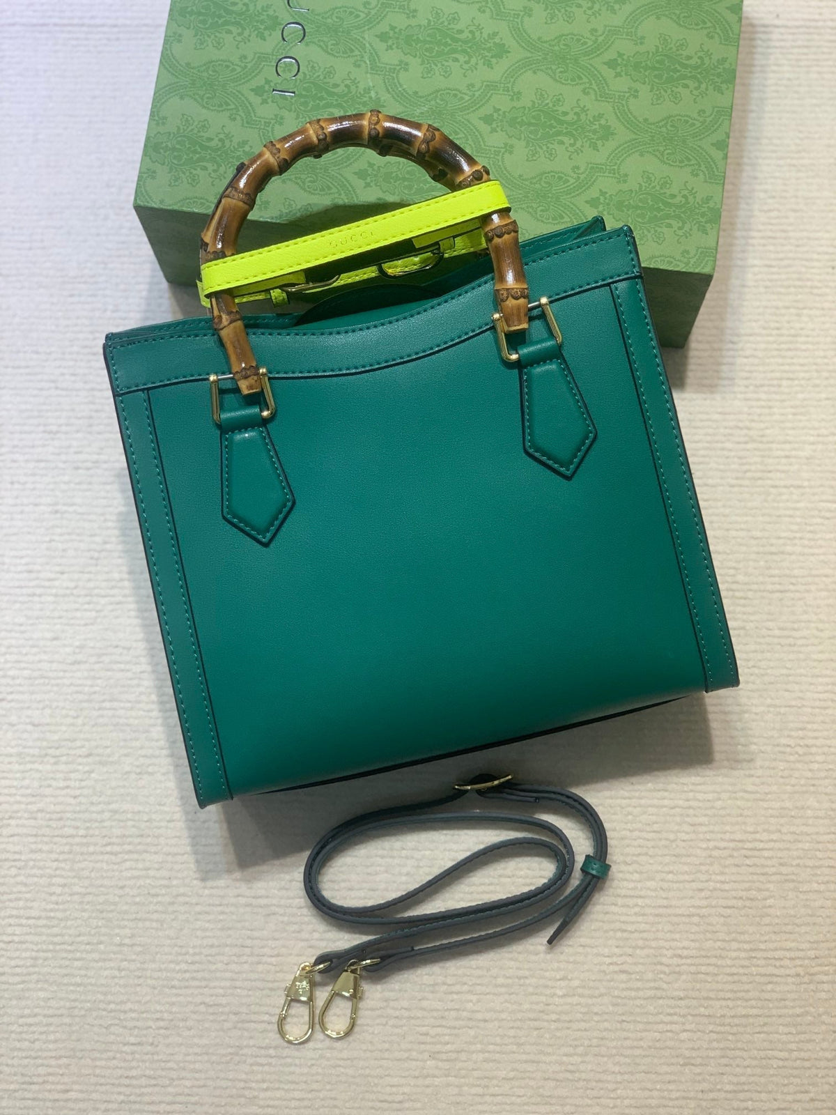 Anum Bags Detail
