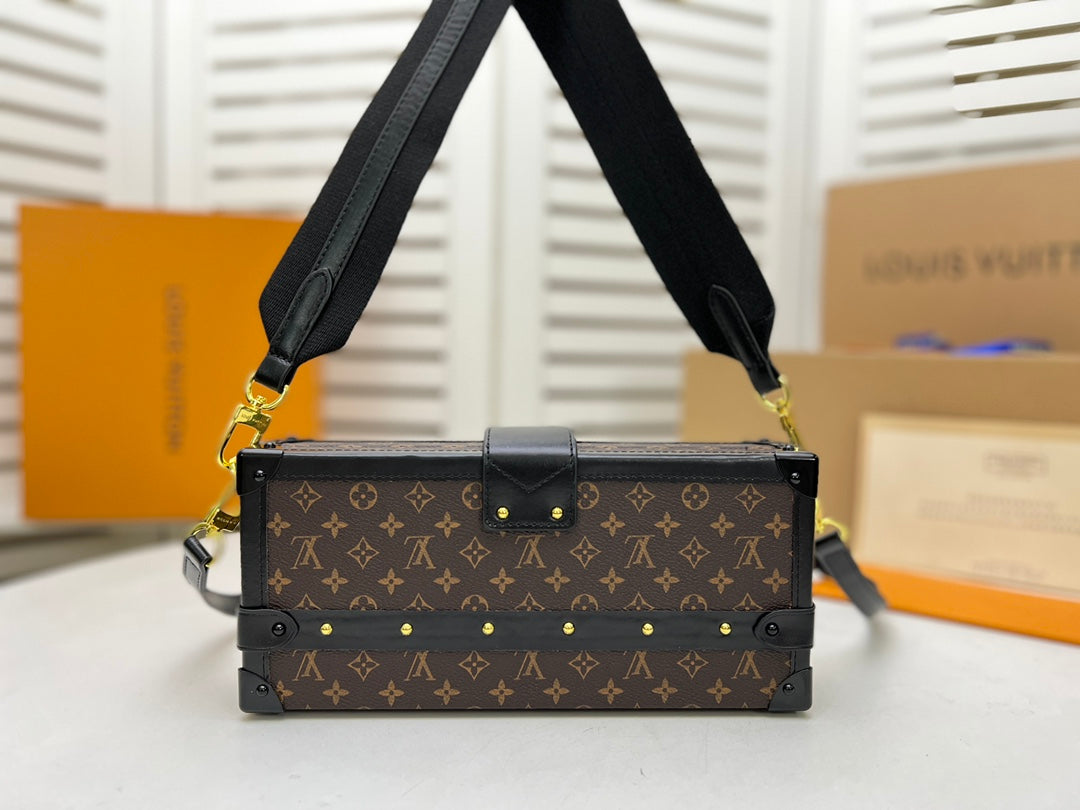 Anum Bags Detail
