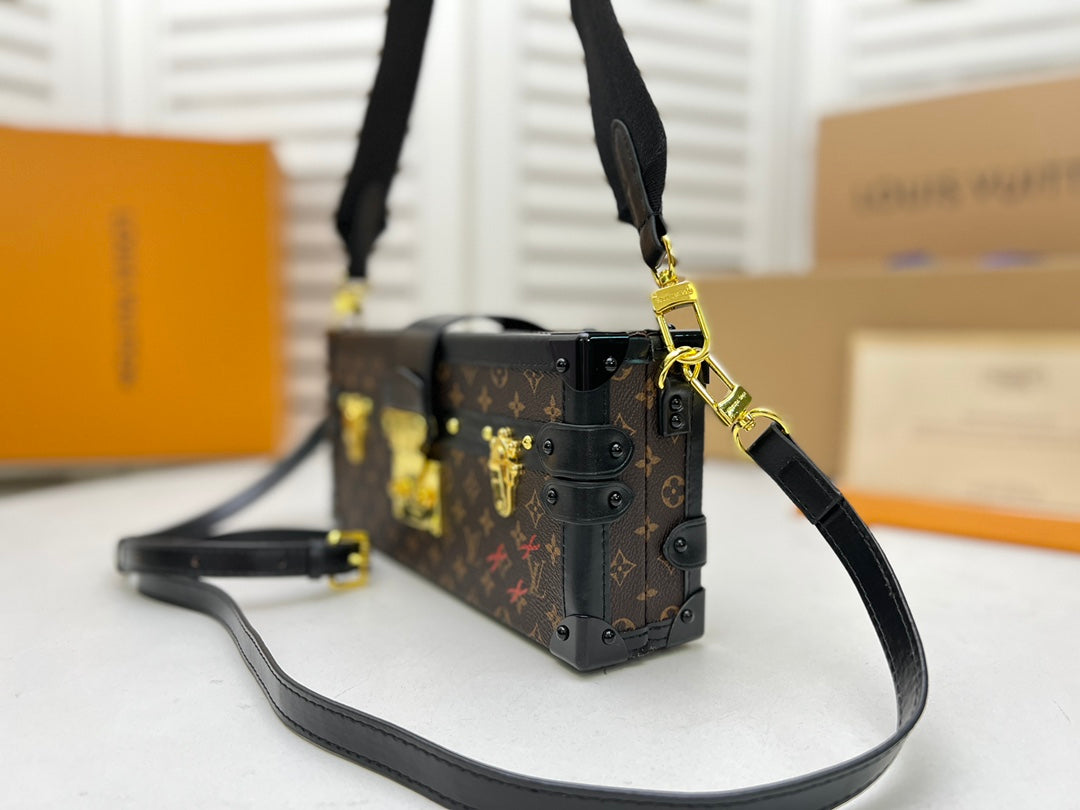 Anum Bags Detail