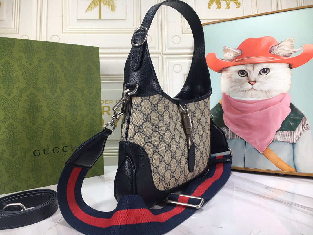 Anum Bags Detail