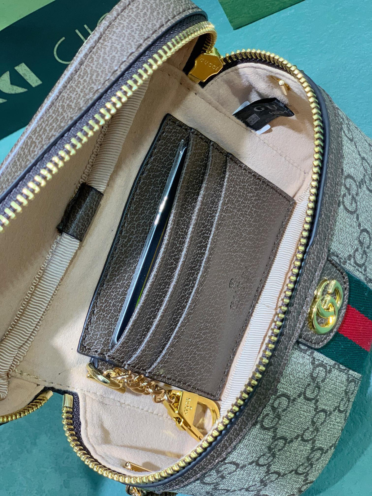 Anum Bags Detail