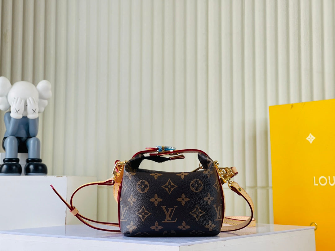 Anum Bags Detail
