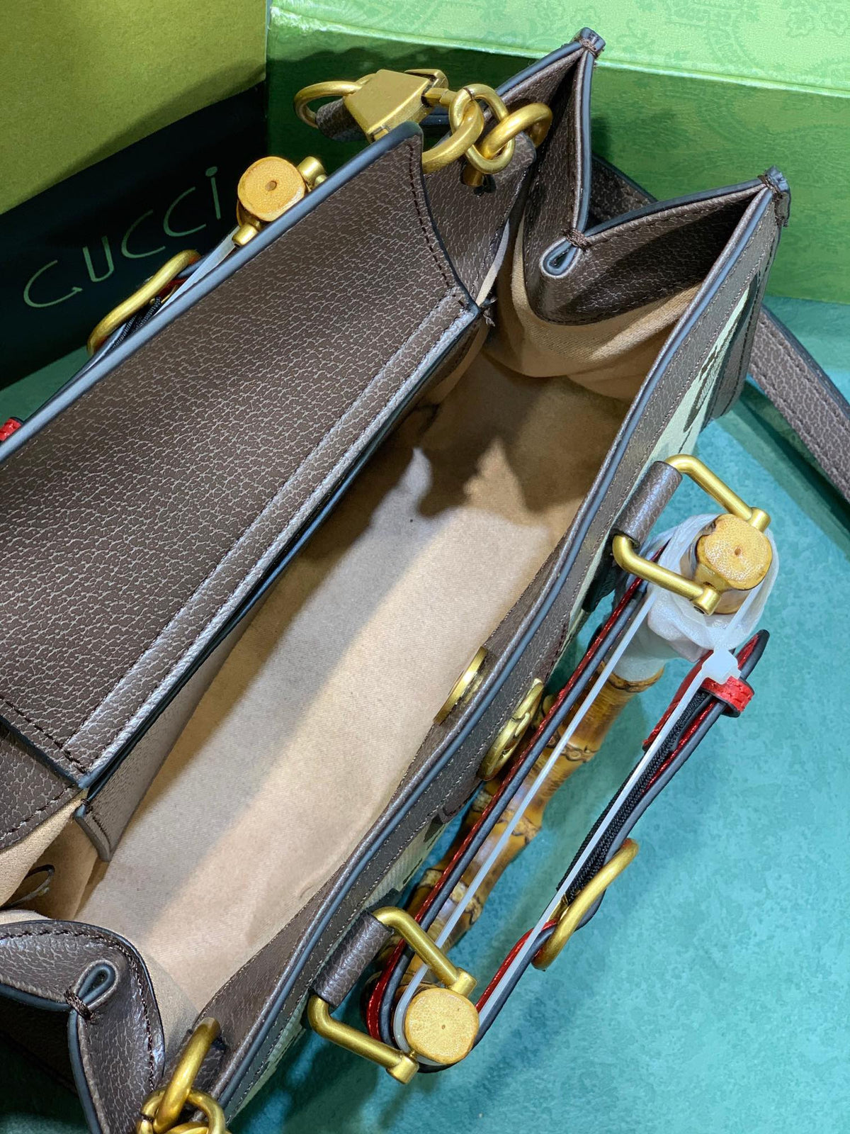 Anum Bags Detail