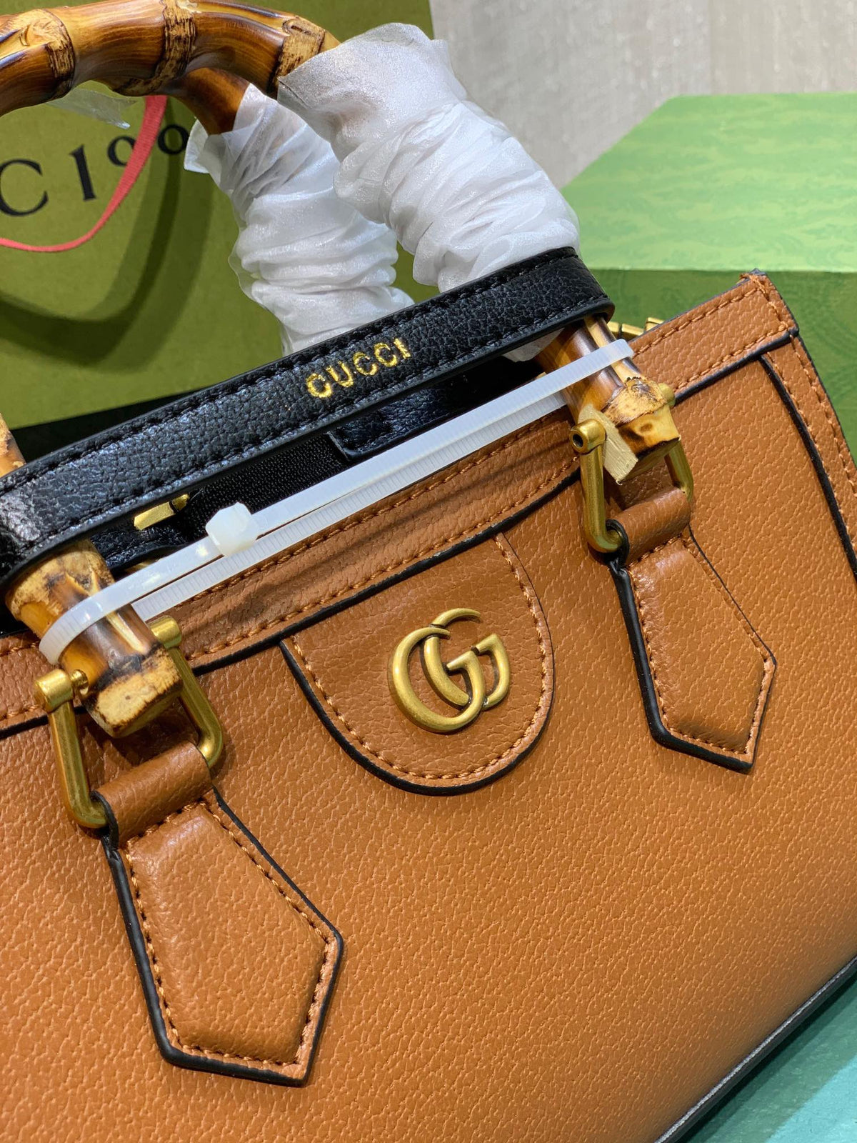 Anum Bags Detail