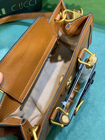 Anum Bags Detail