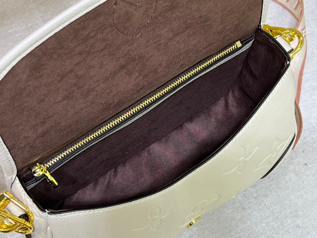 Anum Bags Detail