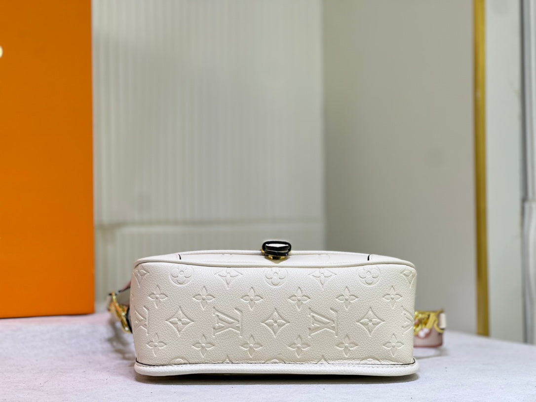 Anum Bags Detail