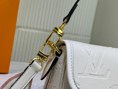 Anum Bags Detail