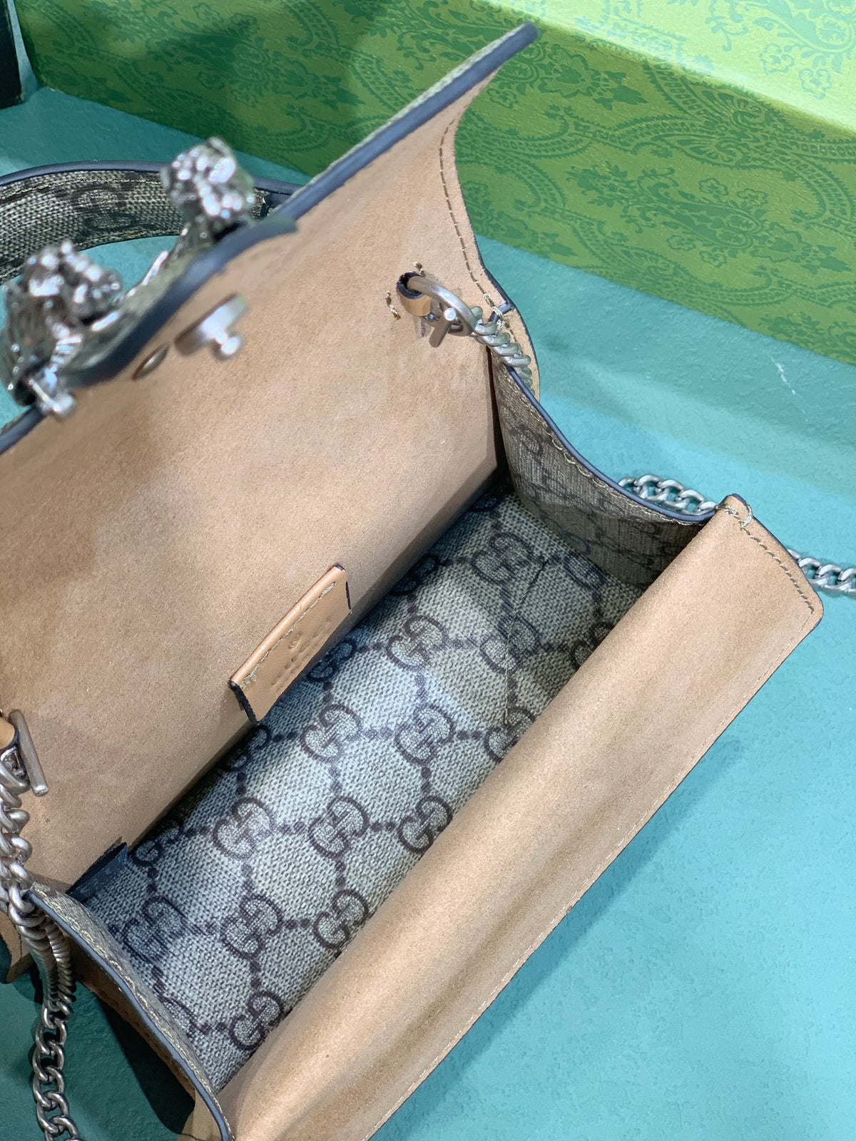 Anum Bags Detail